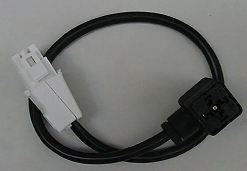 Schwarzes Kabel mit zwei Steckverbindern, einer weißen und einer schwarzen, zur Verbindung von Heizungsventilen, geeignet für Brötje Systeme.
