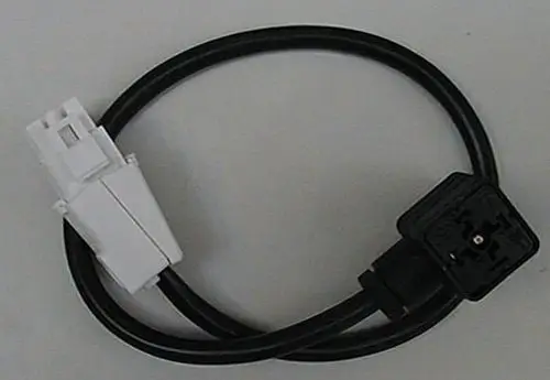 Schwarzes Kabel mit zwei Steckverbindern, einer weißen und einer schwarzen, zur Verbindung von Heizungsventilen, geeignet für Brötje Systeme.