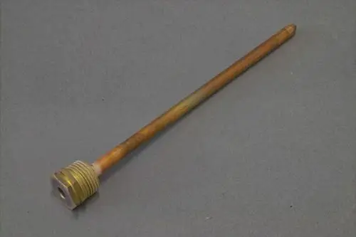 Brötje Tauchhülse mit einem metallischen Körper und einem Anschlussbereich, der gewindeförmig gestaltet ist. Die Struktur zeigt eine längliche Form ohne erkennbare Maße.