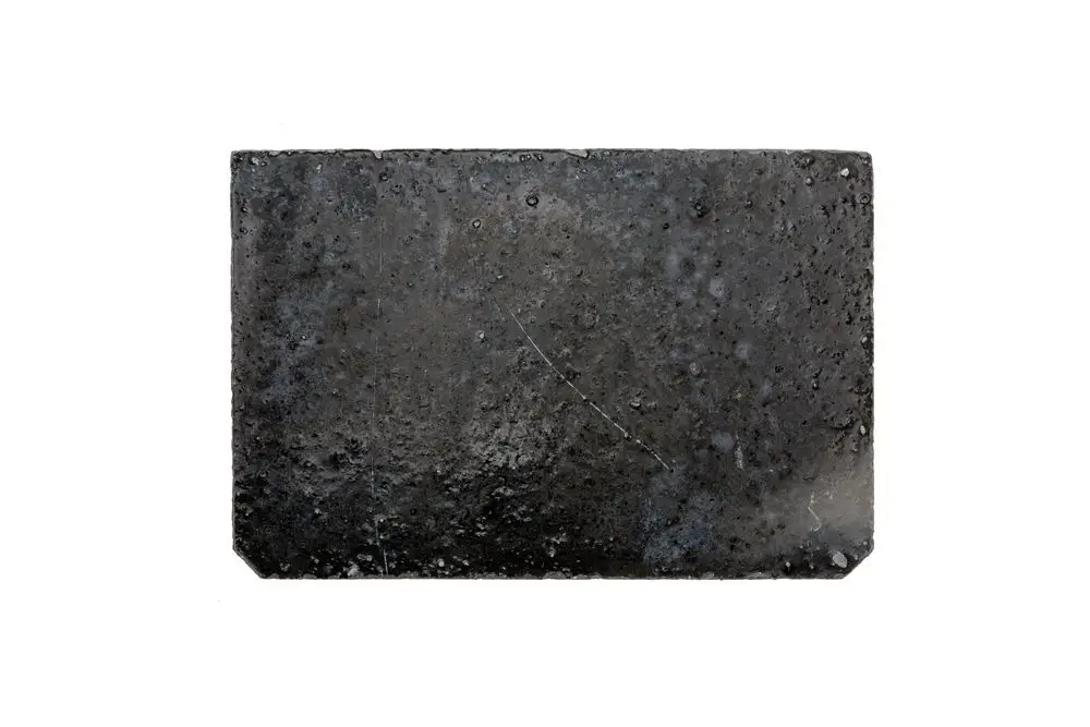 Brötje Bodenstein in dunkler Farbe mit glatter Oberfläche, rechteckig und flach, ohne zusätzliche Merkmale oder Beschriftungen.