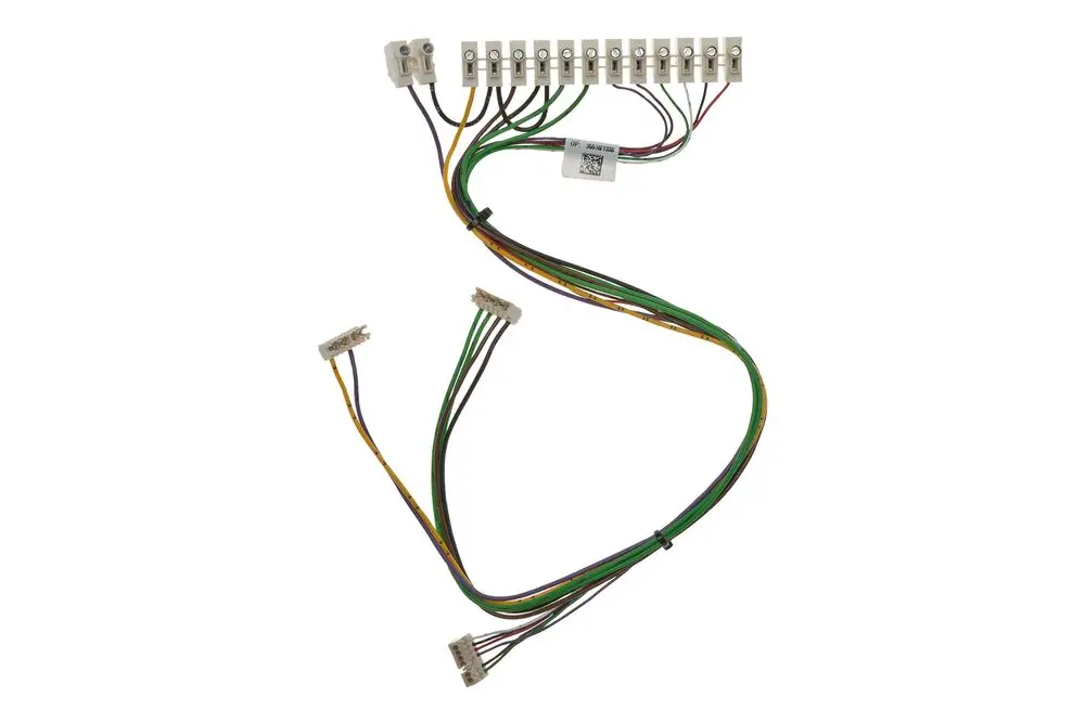 Klemmleiste mit mehreren Anschlussklemmen und farbigen Drähten, die für elektrische Verbindungen verwendet wird. Markenname "Brötje" ist auf dem Produkt sichtbar.