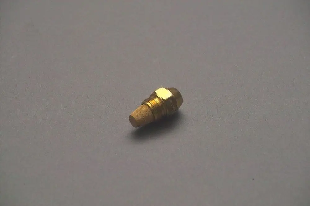 Brötje Düse aus Metall mit konischer Spitze und sechseckigem Gewinde. Sie ist klein und handlich, geeignet für Heizungsanlagen.