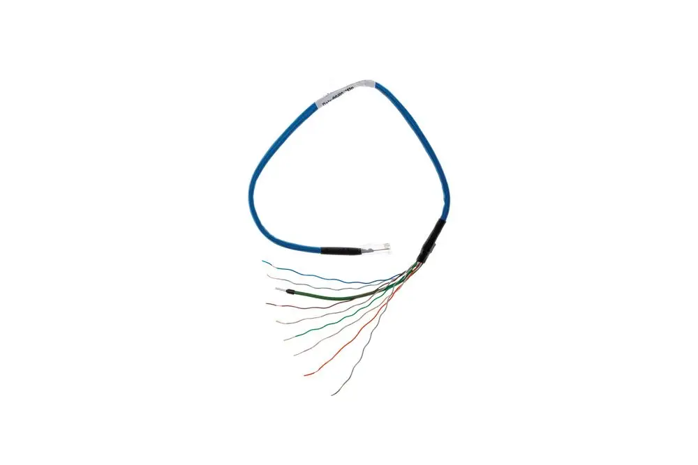 Brötje Steuerleitung mit RJ45-Stecker und mehreren farbigen Adern. Kabel hat verschiedene Drähte für elektrische Verbindungen.