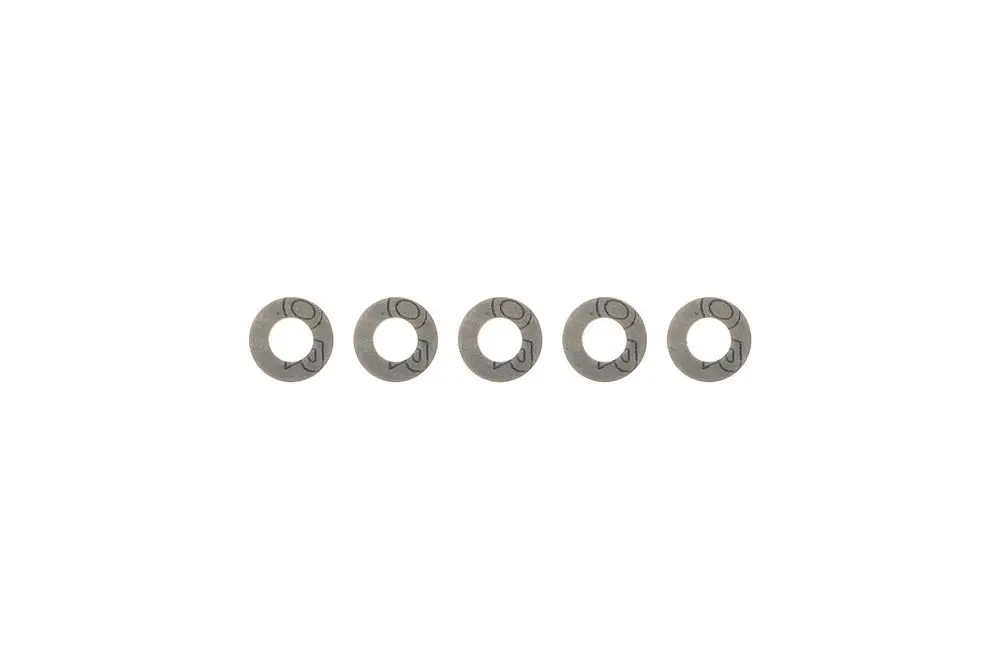 Brötje Dichtungen in Form von kleinen, runden Ringen aus Metall, angeordnet in einer Reihe vor weißem Hintergrund.