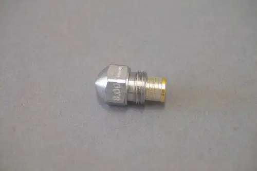 Metallische Düse von Brötje mit gewellter Oberfläche und konischer Spitze, geeignet für Anwendungen, die präzise Sprühmuster erfordern.