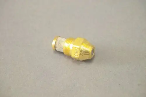 Brass Düse von Brötje, mit einem runden Ende und einem Netzfilter. Sie ist in einem neutralen Licht auf einem grauen Hintergrund abgebildet.