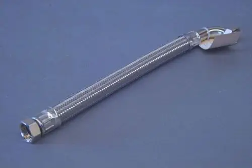 Brötje Schlauch in geflochtener Metalloptik mit einem Anschluss an einem Ende. Geeignet für Sanitär- oder Heizungsanwendungen.