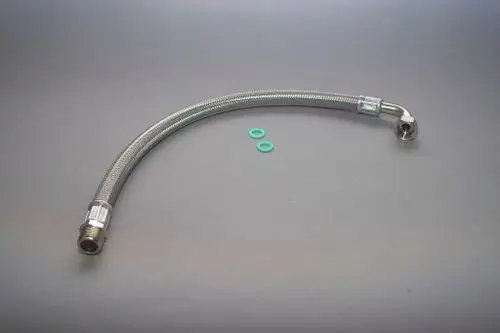 Edelstahl-Panzerschlauch mit zwei Anschlüssen und drei grünen Dichtungen, geeignet für Heizungsinstallationen. Brötje-Produkt.