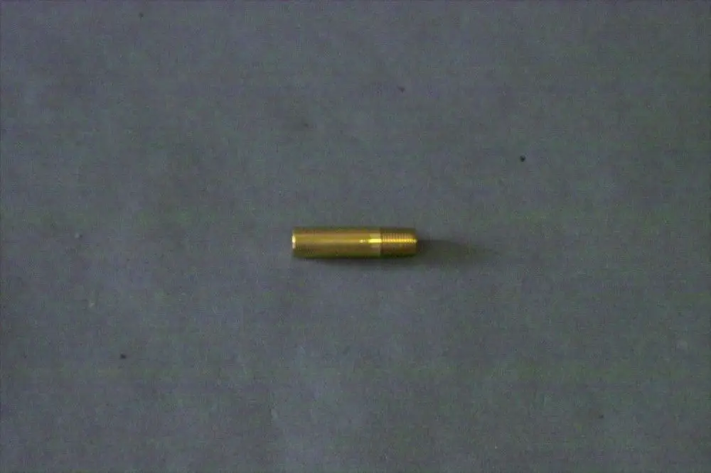 Goldfarbener Adapter mit gerader Form und einem Gewinde, vermutlich für technische Anwendungen. Teil eines Produktangebots der Marke Brötje.