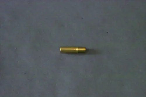 Goldfarbener Adapter mit gerader Form und einem Gewinde, vermutlich für technische Anwendungen. Teil eines Produktangebots der Marke Brötje.