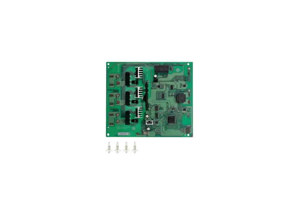 Grüne Platine von Brötje mit elektronischen Komponenten und Steckverbindern. Zu sehen sind mehrere schwarze Bauteile und eine silberne Schnittstelle in der Mitte.