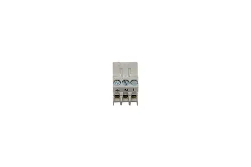Brötje Stecker mit drei Anschlüssen, verdeutlicht durch die Markierung für Plus, Neutral und Phase, auf hellem Hintergrund dargestellt.