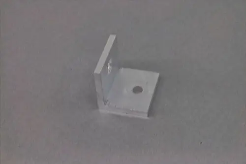 Brötje Winkel aus Metall in Form eines L-Profils, mit einer flachen Basis und einer senkrechten Platte, die durch eine Bohrung in der Mitte anpassbar ist.