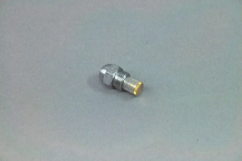 Brötje Düse aus Metall, mit zylindrischer Form und Gewinde, auf grauem Hintergrund.