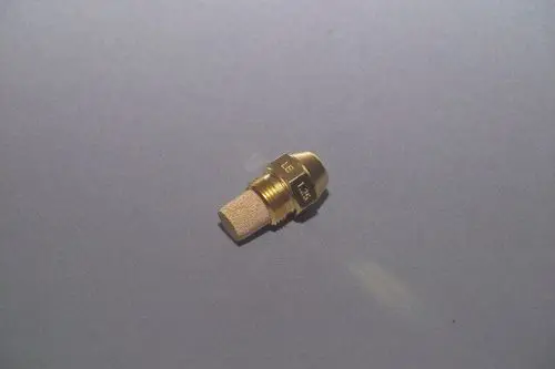 Brass-Düse von Brötje, mit einem zylindrischen Körper und einer abgerundeten Spitze, auf einer grauen Oberfläche liegend.