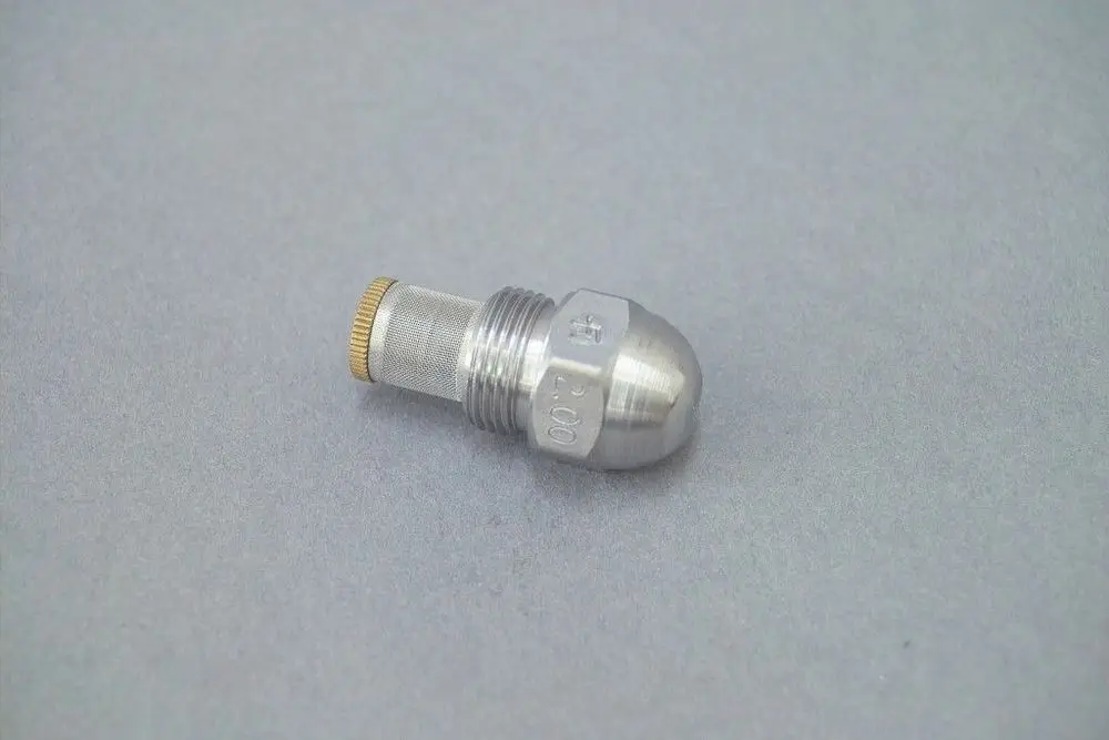 Brötje Düse in Metalloptik, mit runder Spitze und gewinkeltem Anschluss. Geeignet für Fluidik-Systeme.