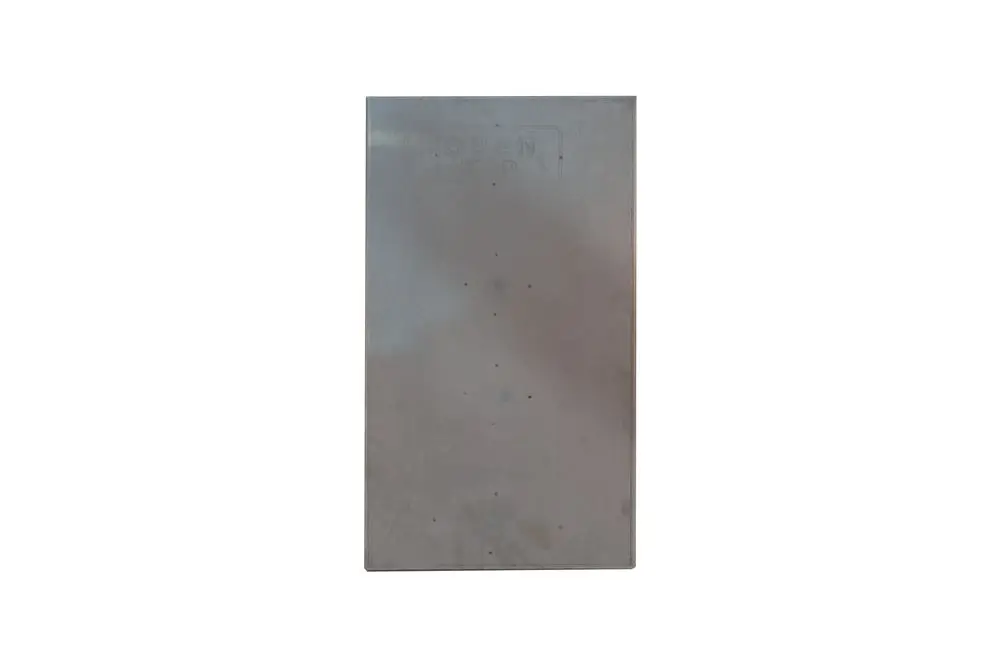Metallfolie mit einer glatten Oberfläche, möglicherweise ein Ersatzteil von Brötje, ohne spezifische Kennzeichnungen oder Details sichtbar.