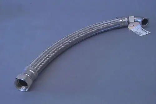 Metallflexschlauch mit zwei Anschlüssen, einer gerade und einer abgewinkelt. Der Schlauch hat ein genopptes Muster und ist für Verbindungssysteme geeignet. Marke: Brötje.