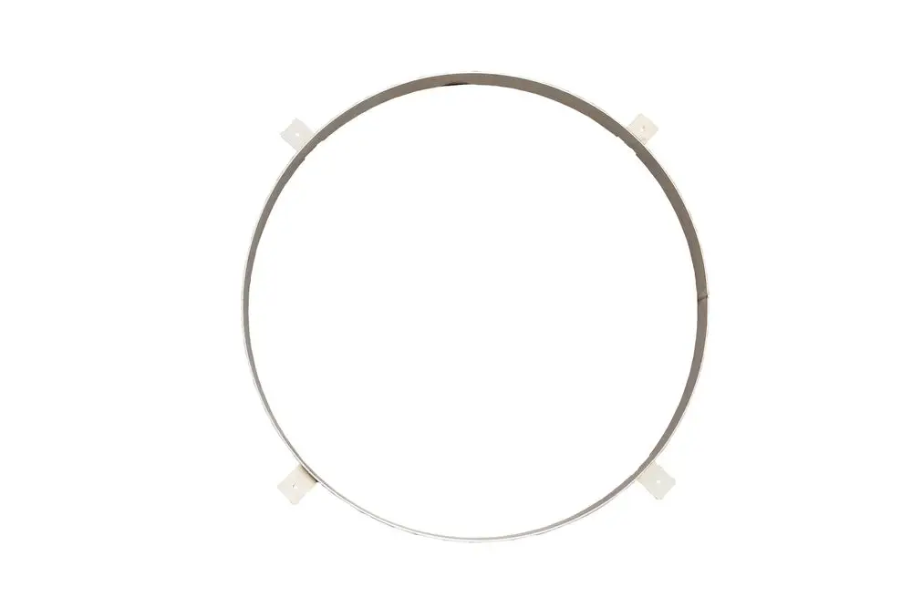 Kreisförmiger Metallring mit Befestigungselementen, geeignet für Lüfter von Brötje. Der Ring hat eine glatte Oberfläche und ist für die Montage konzipiert.