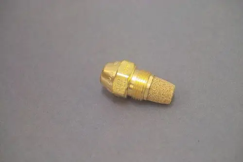 Brass nozzle von Brötje, mit konischer Form und strukturierter Oberfläche. Es hat ein gewindeförmiges Ende für die Verbindung mit anderen Komponenten.
