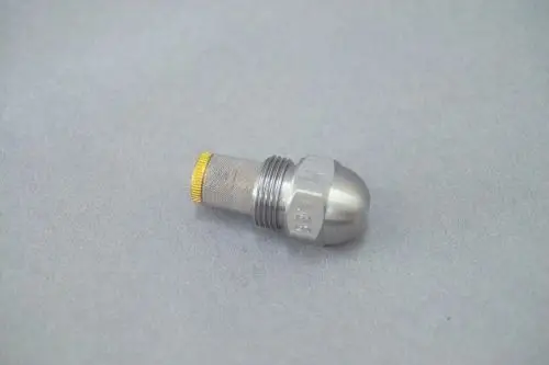 Brötje Düse aus Metall mit gewölbter Spitze und seitlichem Gewinde für Fluidik-Anwendungen. Die Oberfläche ist glatt und silbern.