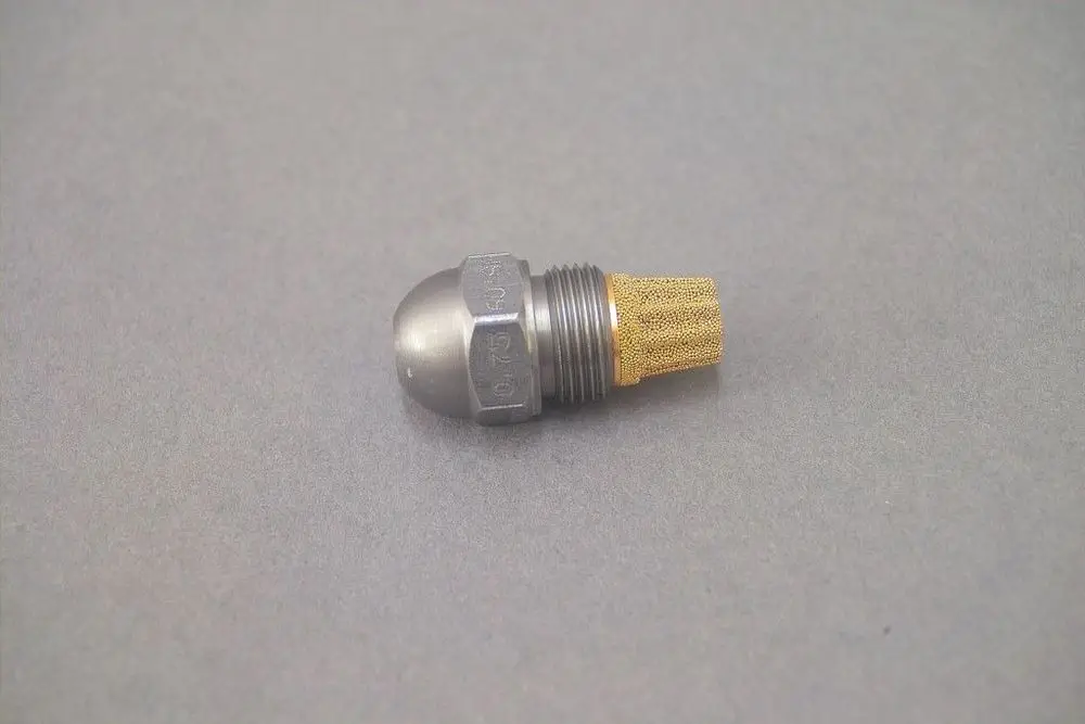 Brötje Düse in runder Form mit einem metallischen Körper und einem feinen Sieb an der Unterseite, auf grauem Hintergrund platziert.
