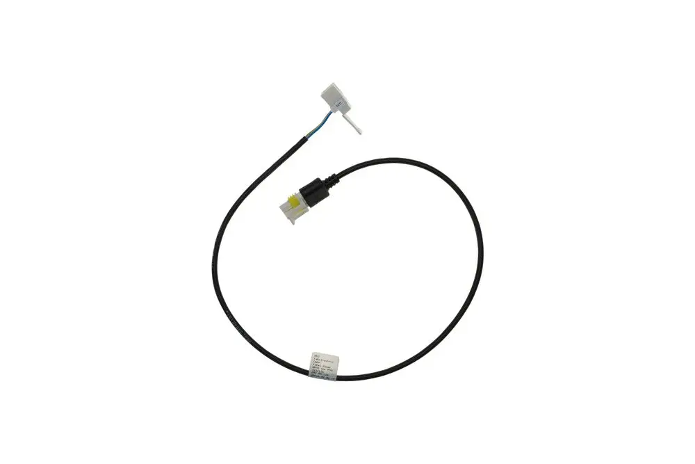 Brötje Anschlusskabel mit zwei Steckverbindern, einem weißen und einem schwarzen, zur Verbindung für eine Pumpe. Kabel verläuft leicht gekrümmt.