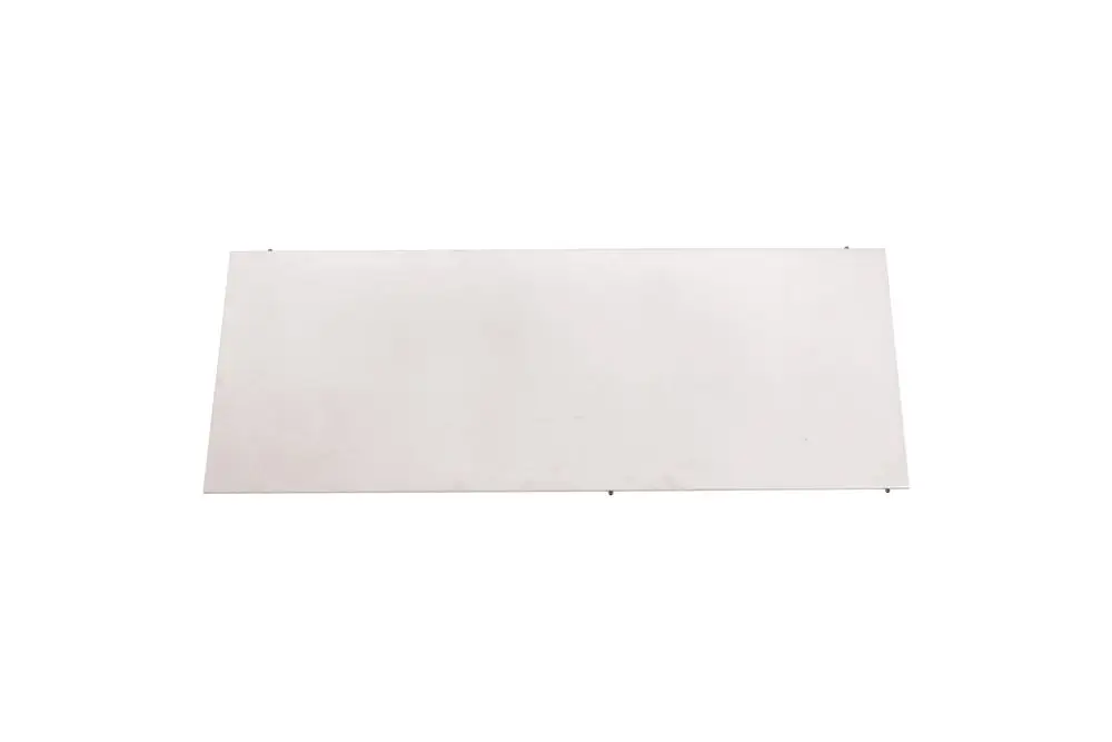 Brötje Verkleidungsseitenwand in neutraler Farbgestaltung, rechteckige Form ohne sichtbare Befestigungen, vor einfarbigem Hintergrund.