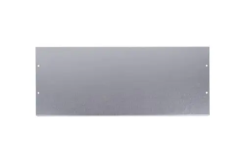 Aluminiumblech mit glatter Oberfläche und mehreren Befestigungslöchern, vorgesehen zur Verwendung bei Brötje Produkten.