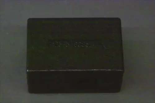 Schwarze Kunststoffbox mit einer vertieften Beschriftung. Keine spezifischen Maße oder Produktmerkmale erkennbar. Möglicherweise Bestandteil eines Brötje-Systems.