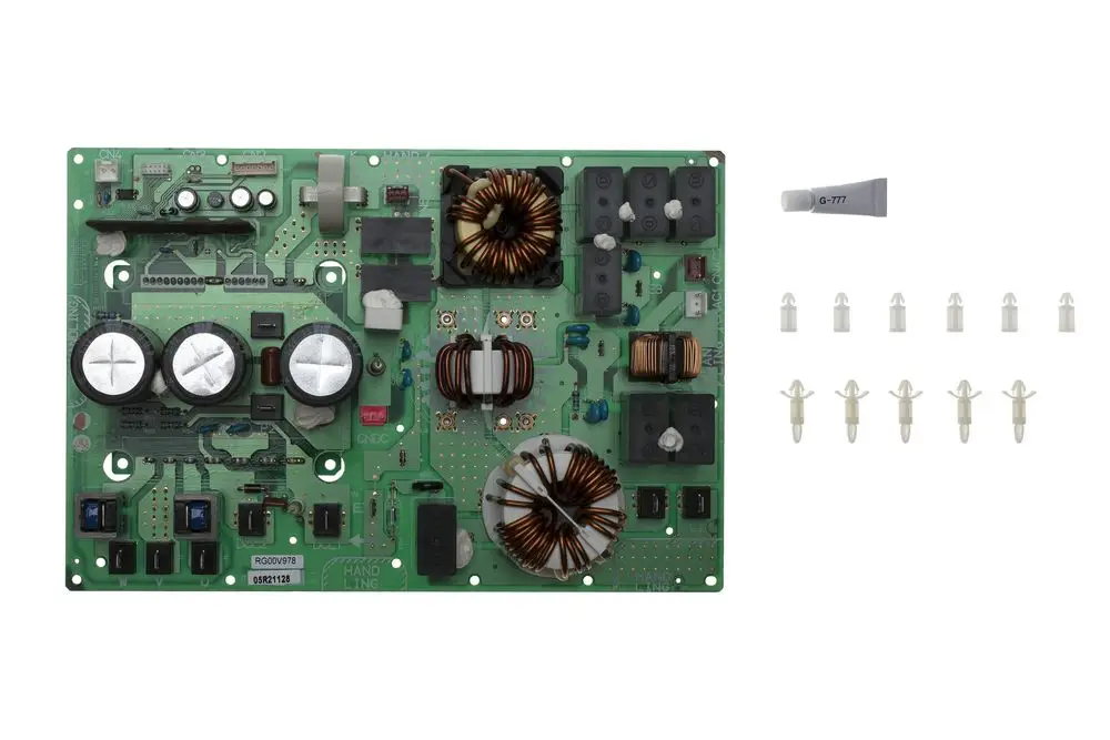 PCB von Brötje mit verschiedenen elektrischen Bauteilen, darunter Kondensatoren, Spulen und Relais. Zubehörteile sind ebenfalls abgebildet.