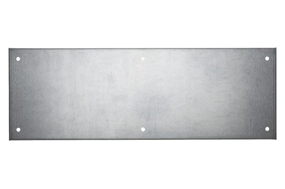 Metallischer Reinigungsdeckel von Brötje mit mehreren Bohrungen zur Befestigung. Oberfläche ist gleichmäßig und unbehandelt.