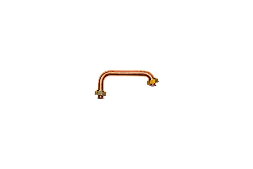 Kupferrohr mit zwei Gewinden, verwendet für Warmwasseranwendungen in Anlagen von Brötje, in gebogener Form für Anschlusszwecke.
