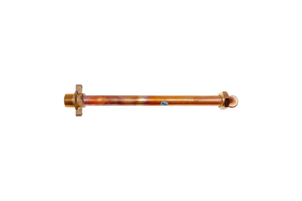Kupferrohr mit gewindelierter Anschlussseite und einer befestigten Flanschfläche, verwendet in Heizungsanlagen, möglicherweise von der Marke Brötje.