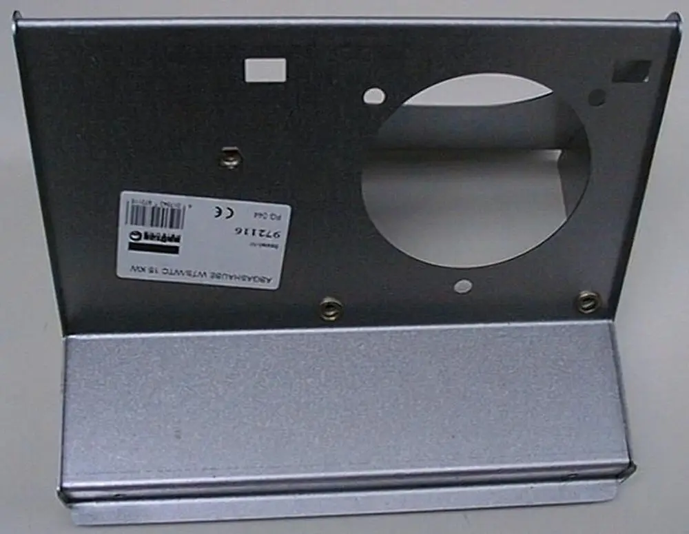 Metallisches Gehäuse mit einer Aussparung in der Mitte und mehreren Montageschrauben. Das Produkt ist von Brötje.