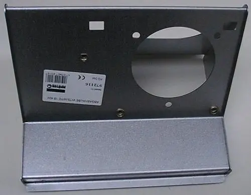 Metallisches Gehäuse mit einer Aussparung in der Mitte und mehreren Montageschrauben. Das Produkt ist von Brötje.