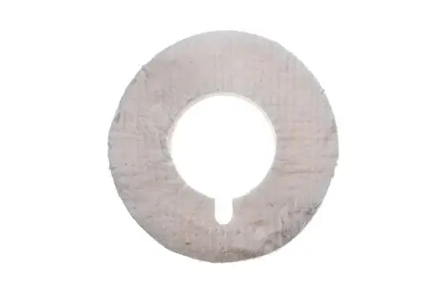Isolierung für einen Brennkammerdeckel. Runde, flache Form mit Mittelöffnung. Eingesetzt in Brötje Heizsystemen. مناسب لأغراض العزل في الأنظمة الحرارية.