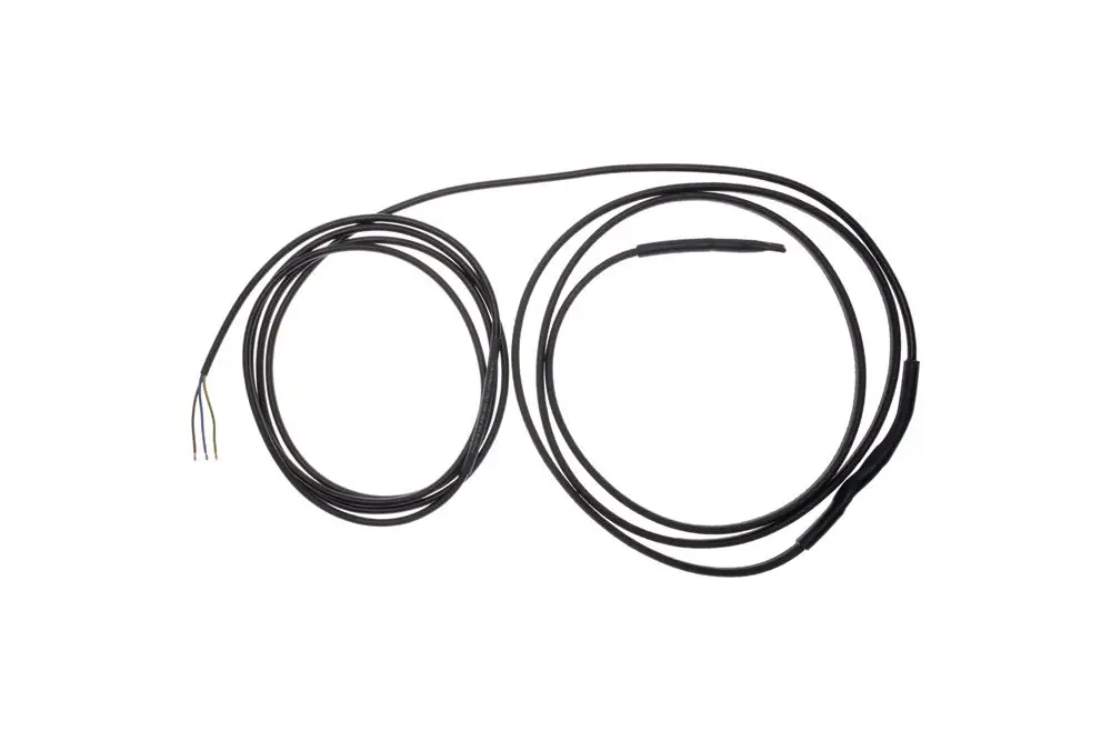 Schwarzes Heizband von Brötje mit zwei flexiblen Kabeln. Die Kabel enden in vier farbigen Leitungen, die zur elektrischen Verbindung vorgesehen sind.