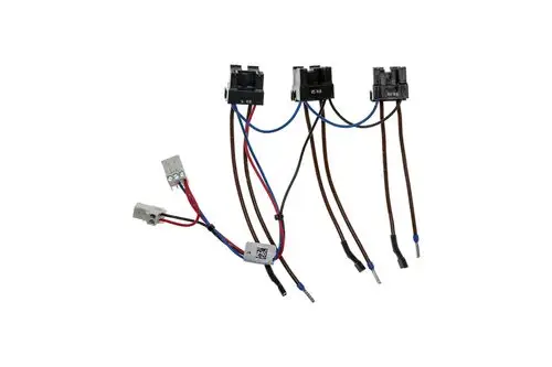Brötje Elektroheizstab mit mehreren Anschlussleitern in unterschiedlichen Farben, verbunden mit mehreren Steckverbindern für die elektrische Installation.