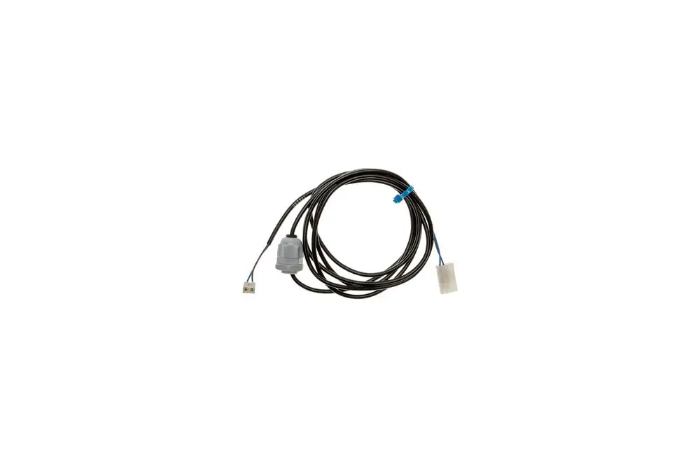 Schwarzes Kabel mit Verbindungsteilen, vermutlich für eine Heizungsanlage. Enthält einen grauen Anschlussstecker, genutzt in Brötje-Produkten.