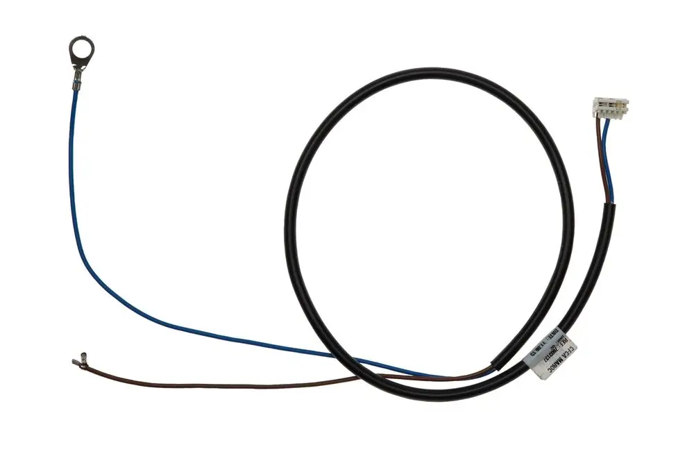 Brötje Verbindungskabel mit einer Ringöse, einem Stecker und drei Drähten in unterschiedlichen Farben für elektrische Anwendungen.