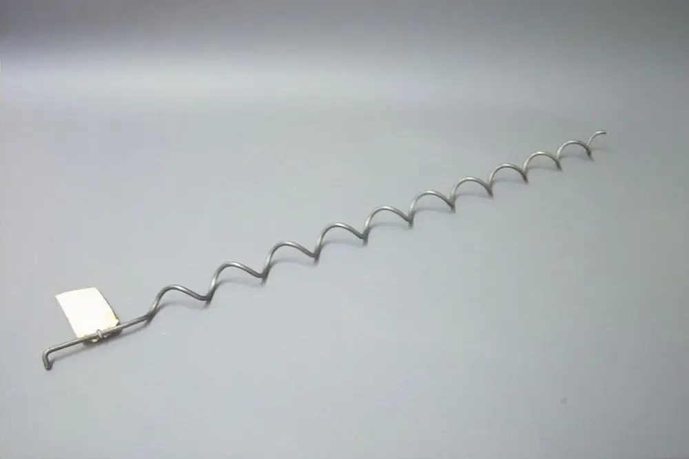 Brötje Wirbulator mit wellenförmigem Metallkörper und einem Befestigungsaufsatz an einem Ende, geeignet für Heizsysteme.