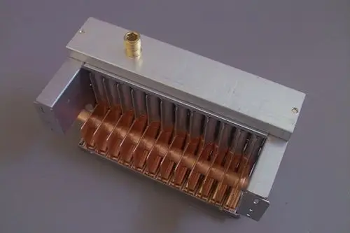 Brötje Brenner mit mehreren Kupferrohren und einem Aluminiumgehäuse, Anschluss oben, zur Verwendung in Heizanlagen.