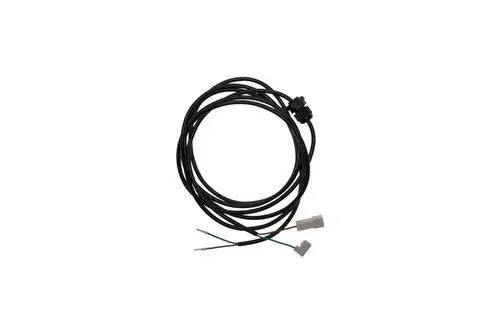 Brötje Adapter mit Kabel, bestehend aus mehreren Drähten und Steckverbindern, auf schwarzem Hintergrund.
