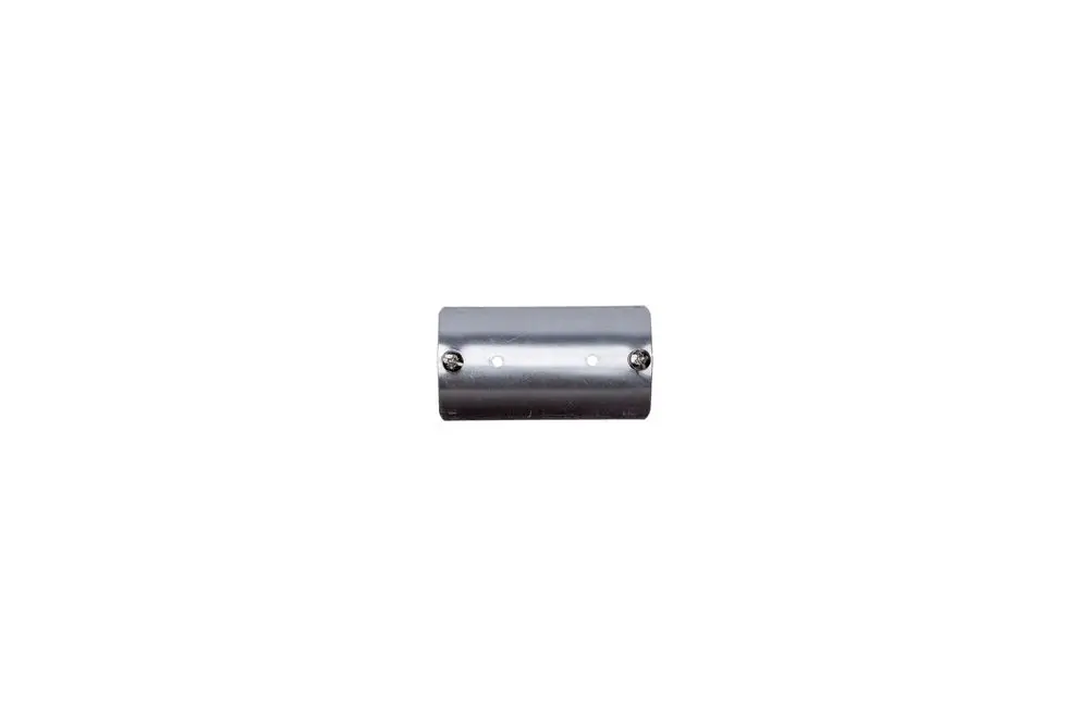 Metallisches Reinigungstür-Element von Brötje mit zwei Rändelschrauben, geeignet für den Einsatz in Heizungsanlagen. Einheitliche, klare Form ohne zusätzliche Beschriftung.