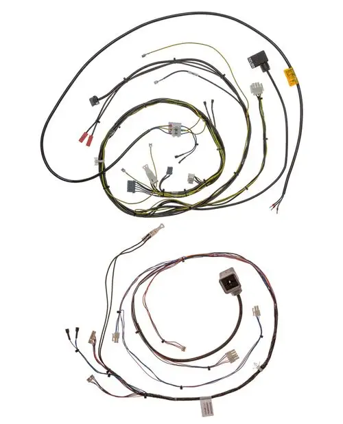 Kabelbaum von Brötje mit mehreren elektrischen Leitungen, Steckern und Verbindungen, angeordnet in einer unstrukturierten Weise.