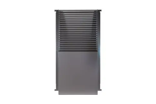 Vertikaler Gitterventilator von Brötje in dunkler Farbgebung, mit lamellenförmigem Design und einer glatten unteren Fläche, geeignet für Wandmontage.