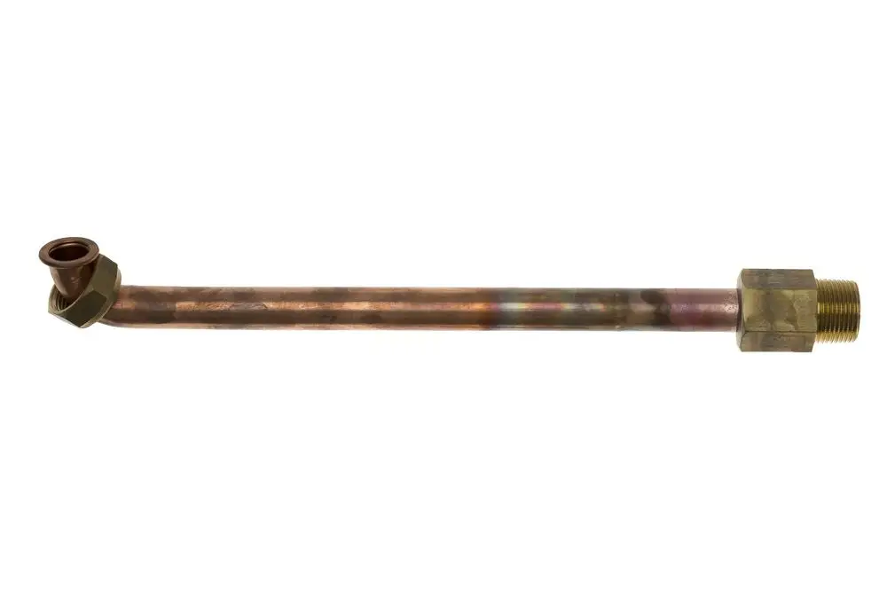Kupferrohr von Brötje mit einer Verbindung für Trinkwarmwasser, einseitig mit Mutter und auf der anderen Seite mit einem Anschluss.