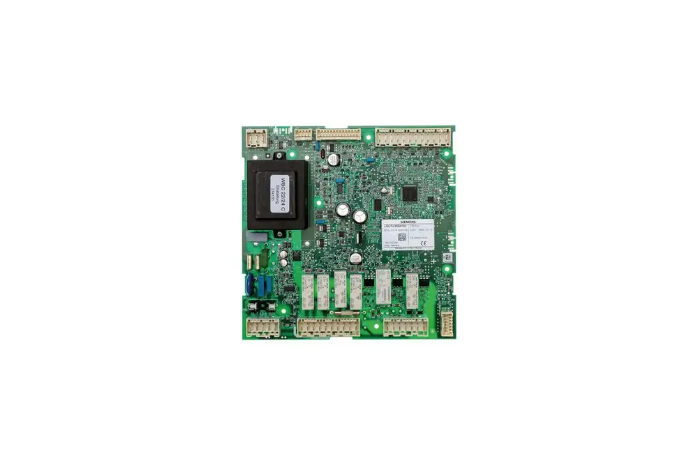 Grüne elektronische Leiterplatte mit mehreren Steckplätzen und Komponenten, erkennbar durch die Marke Brötje.