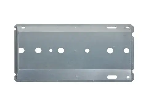Metallische Rückwand in grauer Farbe mit mehreren runden und ovalen Ausschnitten, typischerweise für Brötje-Produkte geeignet.